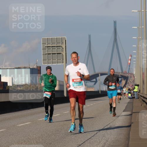 03.10.2025 - Köhlbrandbrückenlauf Luisa Fischer http://msf.ph/oto/8998977 03.10.2025 10:40:28 Position 3 3086 meine-sportfotos.de