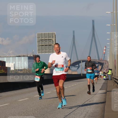03.10.2025 - Köhlbrandbrückenlauf Luisa Fischer http://msf.ph/oto/8998979 03.10.2025 10:40:29 Position 3 3086 meine-sportfotos.de