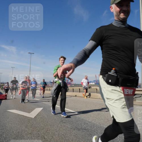 03.10.2025 - Köhlbrandbrückenlauf Matties Gatica Varas http://msf.ph/oto/8998980 03.10.2025 12:51:36 Position 2 15 meine-sportfotos.de