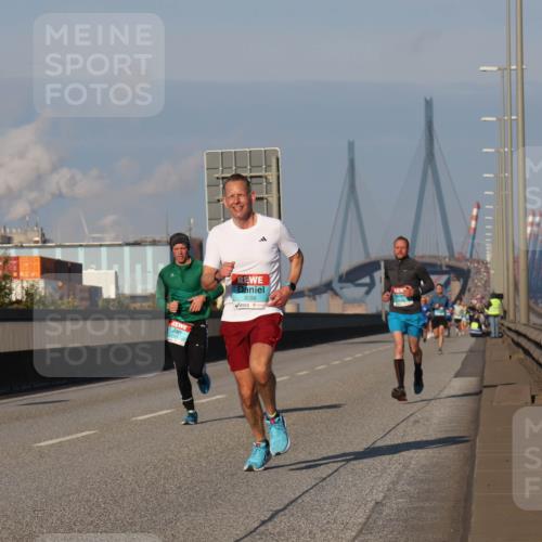 03.10.2025 - Köhlbrandbrückenlauf Luisa Fischer http://msf.ph/oto/8998983 03.10.2025 10:40:29 Position 3 3086 meine-sportfotos.de