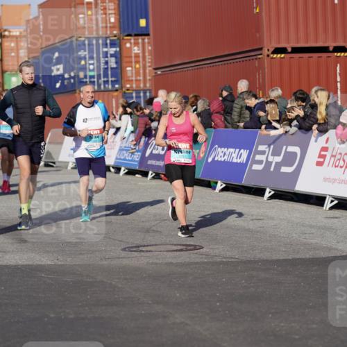 03.10.2025 - Köhlbrandbrückenlauf Michael Burmester http://msf.ph/oto/8998984 03.10.2025 10:03:34 Ziel 1326, 1351, 1353, 2767, 3073, 3235, 3245, 3251, 3344, 3708, 3710, 3804, 3825 meine-sportfotos.de