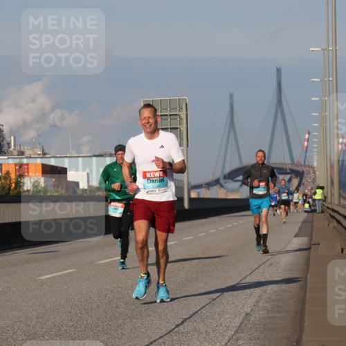 03.10.2025 - Köhlbrandbrückenlauf Luisa Fischer http://msf.ph/oto/8998988 03.10.2025 10:40:30 Position 3 3086 meine-sportfotos.de