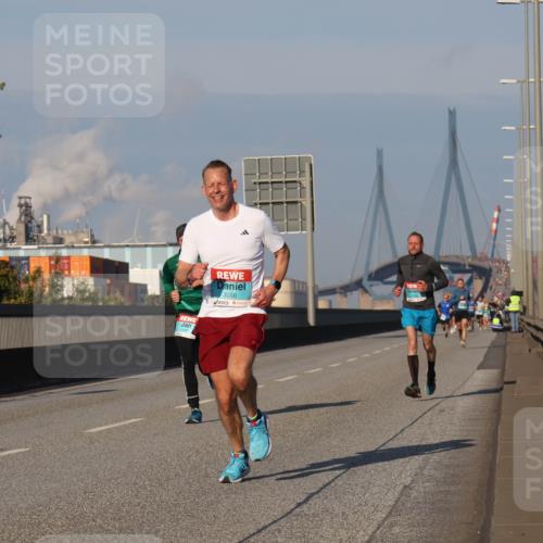 03.10.2025 - Köhlbrandbrückenlauf Luisa Fischer http://msf.ph/oto/8998990 03.10.2025 10:40:30 Position 3 3086 meine-sportfotos.de