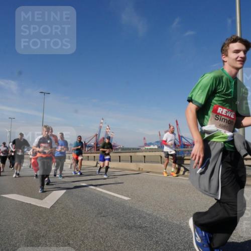 03.10.2025 - Köhlbrandbrückenlauf Matties Gatica Varas http://msf.ph/oto/8998991 03.10.2025 12:51:37 Position 2 4981 meine-sportfotos.de