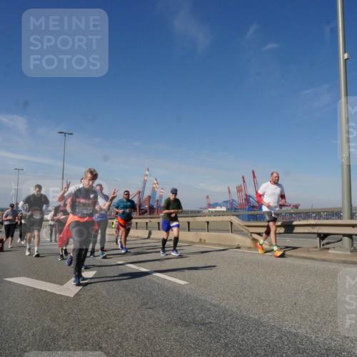 03.10.2025 - Köhlbrandbrückenlauf Matties Gatica Varas http://msf.ph/oto/8998997 03.10.2025 12:51:38 Position 2 1117 meine-sportfotos.de