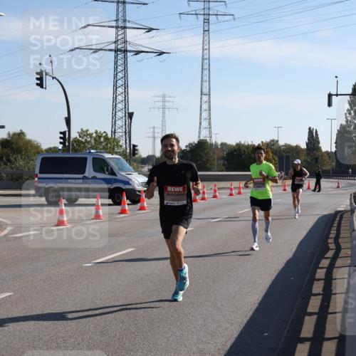03.10.2025 - Köhlbrandbrückenlauf Julia Fischer http://msf.ph/oto/8998998 03.10.2025 12:09:54 Position 3  meine-sportfotos.de