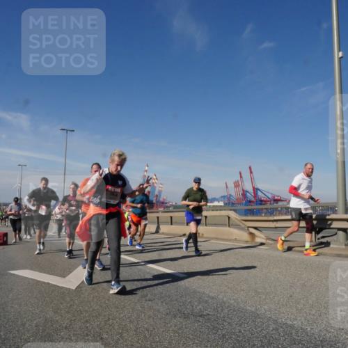 03.10.2025 - Köhlbrandbrückenlauf Matties Gatica Varas http://msf.ph/oto/8999001 03.10.2025 12:51:38 Position 2  meine-sportfotos.de