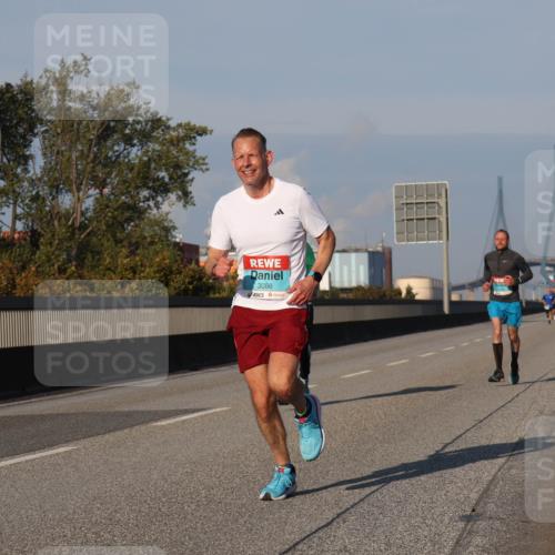 03.10.2025 - Köhlbrandbrückenlauf Luisa Fischer http://msf.ph/oto/8999003 03.10.2025 10:40:31 Position 3 3086 meine-sportfotos.de