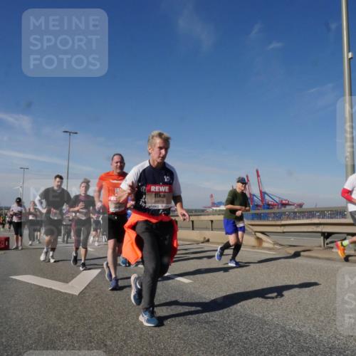 03.10.2025 - Köhlbrandbrückenlauf Matties Gatica Varas http://msf.ph/oto/8999007 03.10.2025 12:51:39 Position 2 4979 meine-sportfotos.de