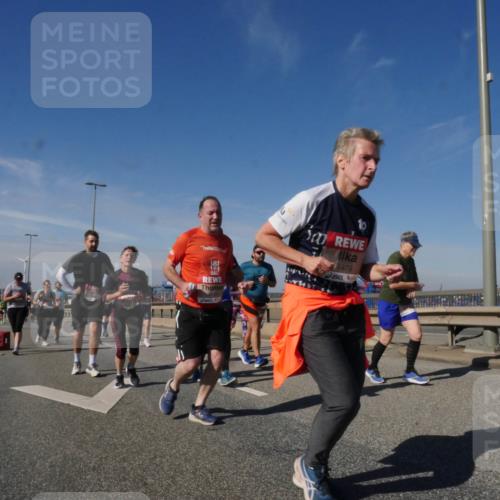 03.10.2025 - Köhlbrandbrückenlauf Matties Gatica Varas http://msf.ph/oto/8999009 03.10.2025 12:51:39 Position 2 4979 meine-sportfotos.de