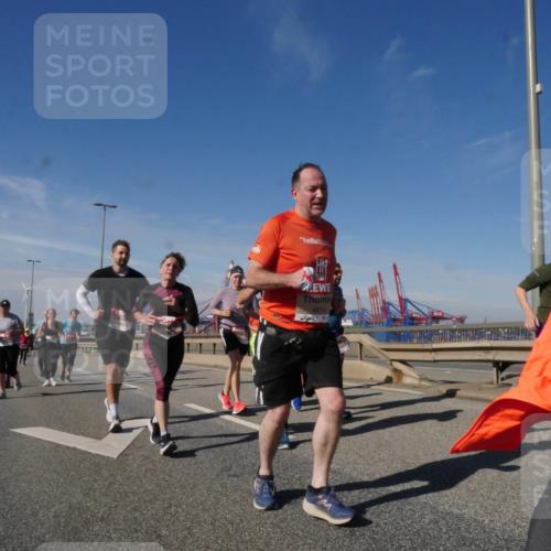 03.10.2025 - Köhlbrandbrückenlauf Matties Gatica Varas http://msf.ph/oto/8999013 03.10.2025 12:51:40 Position 2 1111, 4616, 118 meine-sportfotos.de