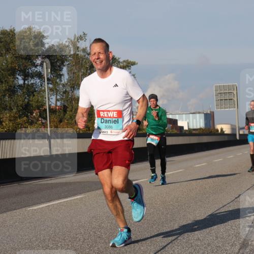 03.10.2025 - Köhlbrandbrückenlauf Luisa Fischer http://msf.ph/oto/8999014 03.10.2025 10:40:32 Position 3 3086 meine-sportfotos.de