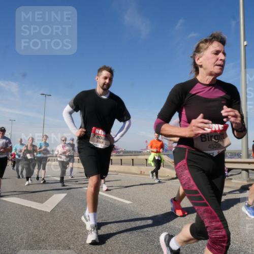 03.10.2025 - Köhlbrandbrückenlauf Matties Gatica Varas http://msf.ph/oto/8999026 03.10.2025 12:51:41 Position 2 4589, 4529 meine-sportfotos.de