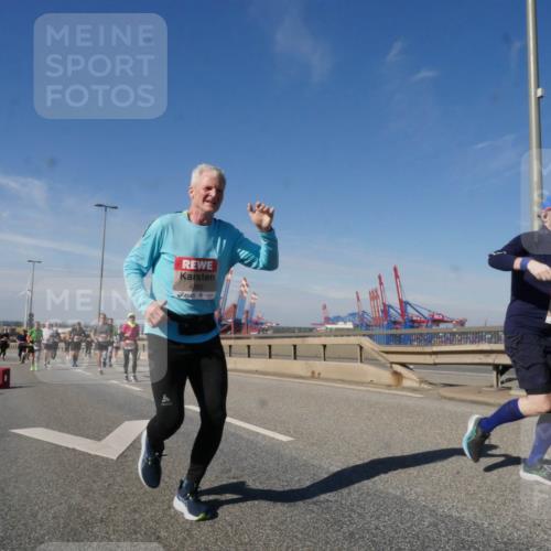 03.10.2025 - Köhlbrandbrückenlauf Matties Gatica Varas http://msf.ph/oto/8999068 03.10.2025 12:51:45 Position 2 4385 meine-sportfotos.de