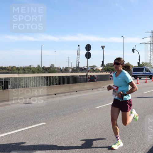 03.10.2025 - Köhlbrandbrückenlauf Julia Fischer http://msf.ph/oto/8999074 03.10.2025 12:10:32 Position 3  meine-sportfotos.de