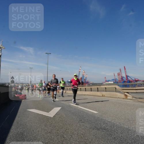 03.10.2025 - Köhlbrandbrückenlauf Matties Gatica Varas http://msf.ph/oto/8999094 03.10.2025 12:51:48 Position 2 118 meine-sportfotos.de