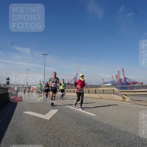 03.10.2025 - Köhlbrandbrückenlauf Matties Gatica Varas http://msf.ph/oto/8999099 03.10.2025 12:51:48 Position 2  meine-sportfotos.de