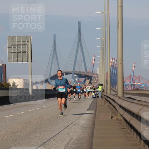 03.10.2025 - Köhlbrandbrückenlauf Luisa Fischer http://msf.ph/oto/8999108 03.10.2025 10:40:39 Position 3  meine-sportfotos.de