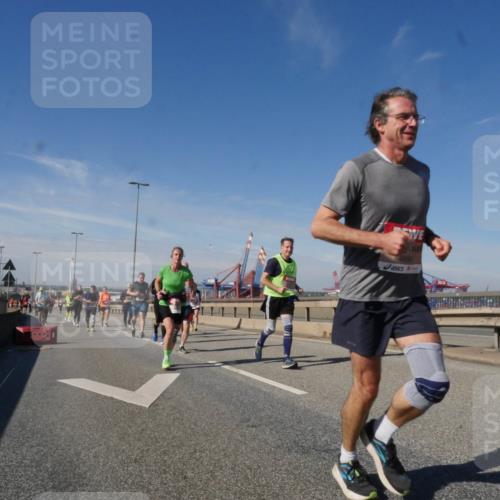 03.10.2025 - Köhlbrandbrückenlauf Matties Gatica Varas http://msf.ph/oto/8999120 03.10.2025 12:51:50 Position 2 4890 meine-sportfotos.de
