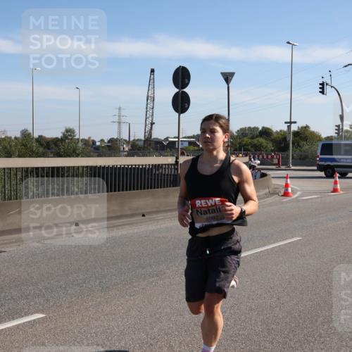 03.10.2025 - Köhlbrandbrückenlauf Julia Fischer http://msf.ph/oto/8999127 03.10.2025 12:11:05 Position 3 4092 meine-sportfotos.de