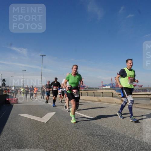 03.10.2025 - Köhlbrandbrückenlauf Matties Gatica Varas http://msf.ph/oto/8999131 03.10.2025 12:51:51 Position 2  meine-sportfotos.de