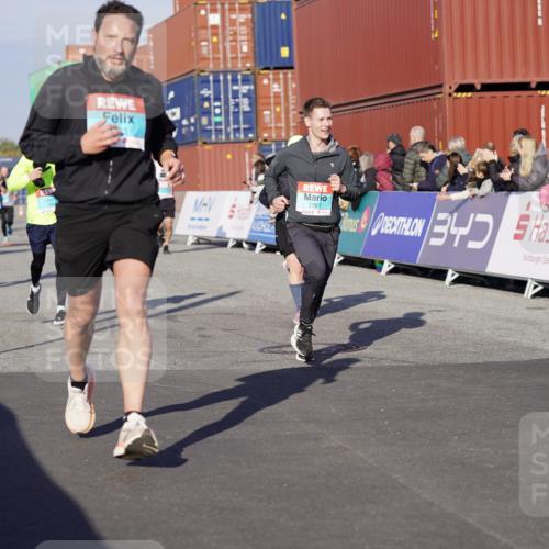 03.10.2025 - Köhlbrandbrückenlauf Michael Burmester http://msf.ph/oto/8999142 03.10.2025 10:03:39 Ziel 1216, 1309, 1351, 1353, 2767, 3073, 3235, 3236, 3245, 3251, 3462, 3465, 3659, 3708, 3710, 3804, 3825 meine-sportfotos.de