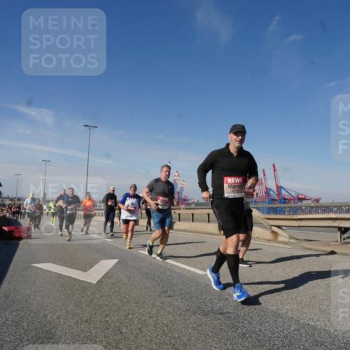 03.10.2025 - Köhlbrandbrückenlauf Matties Gatica Varas http://msf.ph/oto/8999150 03.10.2025 12:51:53 Position 2 4779 meine-sportfotos.de