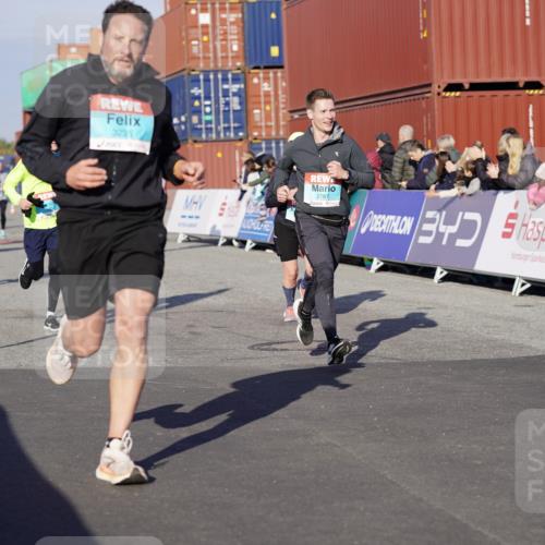03.10.2025 - Köhlbrandbrückenlauf Michael Burmester http://msf.ph/oto/8999151 03.10.2025 10:03:39 Ziel 1216, 1309, 1351, 1353, 2767, 3073, 3235, 3236, 3245, 3251, 3462, 3465, 3659, 3708, 3710, 3804, 3825 meine-sportfotos.de