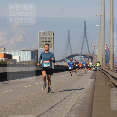 03.10.2025 - Köhlbrandbrückenlauf Luisa Fischer http://msf.ph/oto/8999156 03.10.2025 10:40:42 Position 3  meine-sportfotos.de