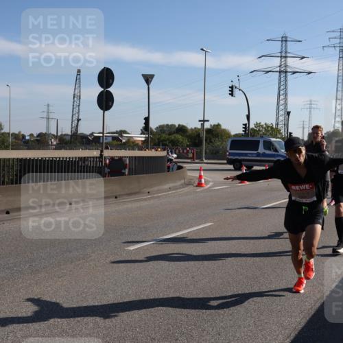 03.10.2025 - Köhlbrandbrückenlauf Julia Fischer http://msf.ph/oto/8999166 03.10.2025 12:11:24 Position 3  meine-sportfotos.de