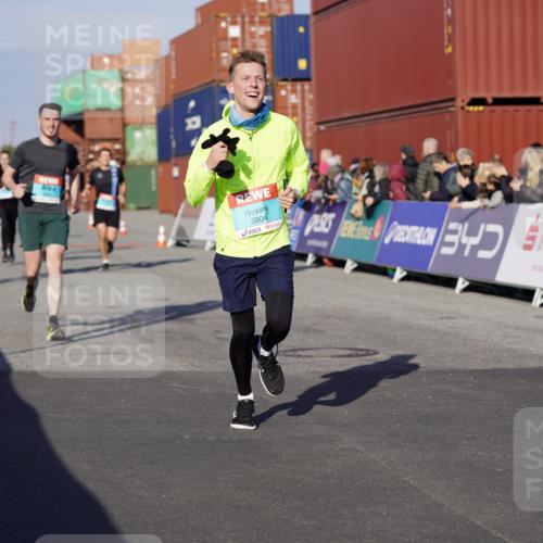 03.10.2025 - Köhlbrandbrückenlauf Michael Burmester http://msf.ph/oto/8999179 03.10.2025 10:03:41 Ziel 1216, 1309, 1351, 1353, 2767, 3073, 3235, 3236, 3462, 3465, 3659, 3708, 3710, 3804, 3821, 3825 meine-sportfotos.de