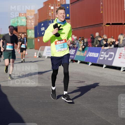 03.10.2025 - Köhlbrandbrückenlauf Michael Burmester http://msf.ph/oto/8999187 03.10.2025 10:03:41 Ziel 1216, 1309, 1351, 1353, 2767, 3073, 3235, 3236, 3462, 3465, 3659, 3708, 3710, 3804, 3821, 3825 meine-sportfotos.de
