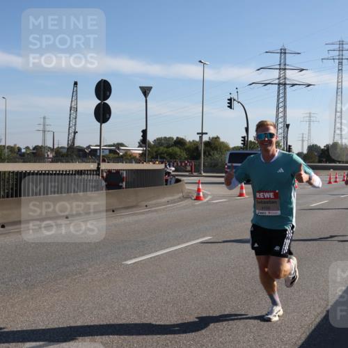 03.10.2025 - Köhlbrandbrückenlauf Julia Fischer http://msf.ph/oto/8999197 03.10.2025 12:11:30 Position 3 4155 meine-sportfotos.de