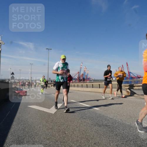 03.10.2025 - Köhlbrandbrückenlauf Matties Gatica Varas http://msf.ph/oto/8999201 03.10.2025 12:51:58 Position 2 6, 230 meine-sportfotos.de