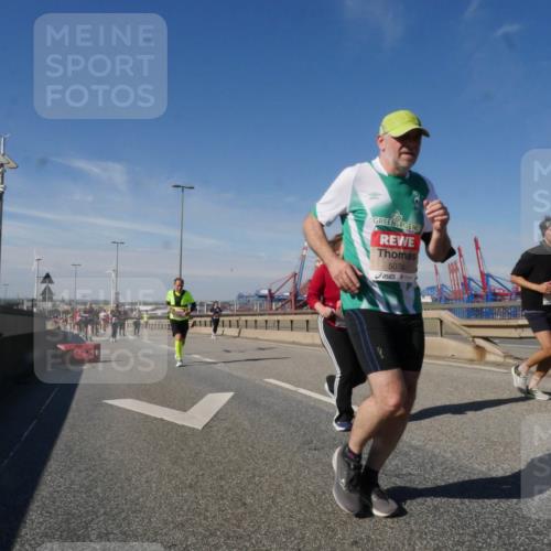 03.10.2025 - Köhlbrandbrückenlauf Matties Gatica Varas http://msf.ph/oto/8999209 03.10.2025 12:51:59 Position 2 5076 meine-sportfotos.de