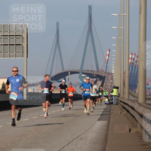 03.10.2025 - Köhlbrandbrückenlauf Luisa Fischer http://msf.ph/oto/8999216 03.10.2025 10:40:49 Position 3  meine-sportfotos.de