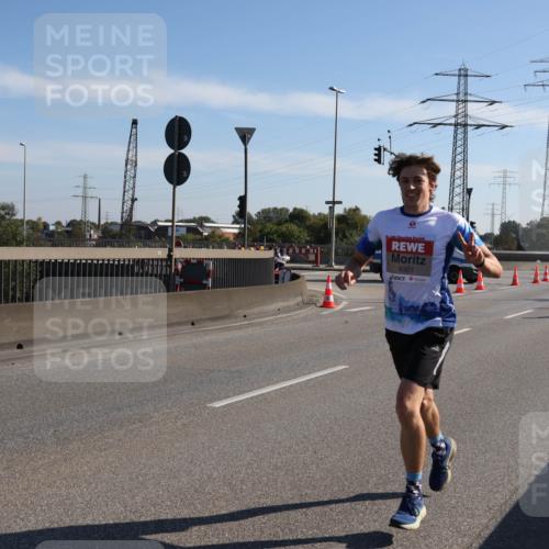 03.10.2025 - Köhlbrandbrückenlauf Julia Fischer http://msf.ph/oto/8999217 03.10.2025 12:11:33 Position 3 4301 meine-sportfotos.de