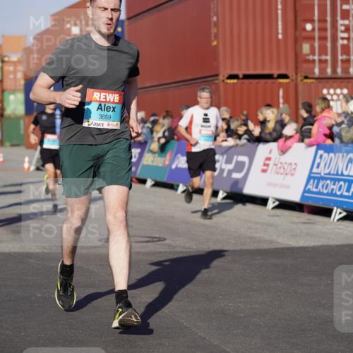 03.10.2025 - Köhlbrandbrückenlauf Michael Burmester http://msf.ph/oto/8999222 03.10.2025 10:03:43 Ziel 1216, 1309, 1353, 2767, 3235, 3236, 3462, 3465, 3659, 3708, 3710, 3804, 3821, 3825 meine-sportfotos.de