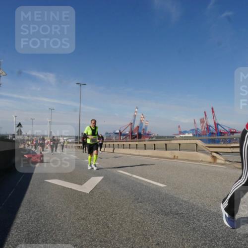 03.10.2025 - Köhlbrandbrückenlauf Matties Gatica Varas http://msf.ph/oto/8999224 03.10.2025 12:52:00 Position 2  meine-sportfotos.de
