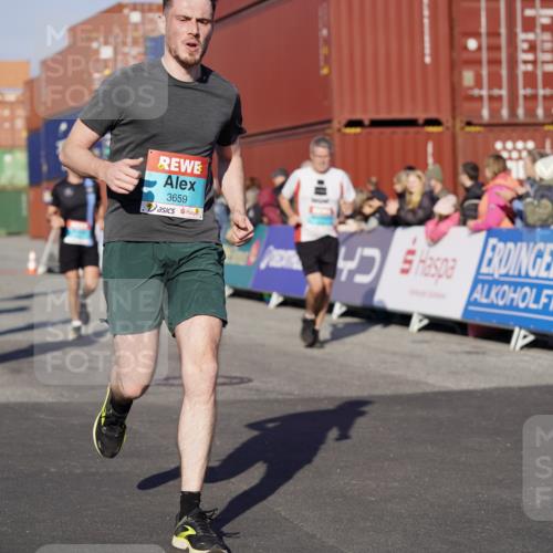 03.10.2025 - Köhlbrandbrückenlauf Michael Burmester http://msf.ph/oto/8999228 03.10.2025 10:03:43 Ziel 1216, 1309, 1353, 2767, 3235, 3236, 3462, 3465, 3659, 3708, 3710, 3804, 3821, 3825 meine-sportfotos.de