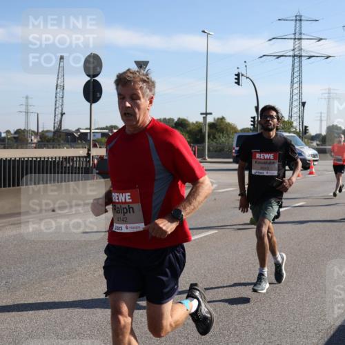 03.10.2025 - Köhlbrandbrückenlauf Julia Fischer http://msf.ph/oto/8999231 03.10.2025 12:11:38 Position 3 4142, 4043 meine-sportfotos.de