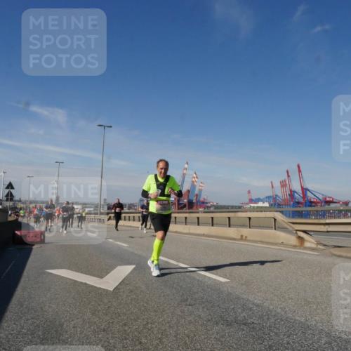 03.10.2025 - Köhlbrandbrückenlauf Matties Gatica Varas http://msf.ph/oto/8999241 03.10.2025 12:52:01 Position 2  meine-sportfotos.de
