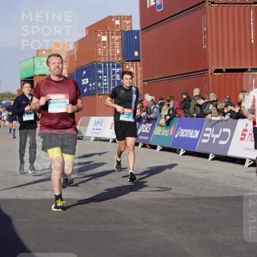 03.10.2025 - Köhlbrandbrückenlauf Michael Burmester http://msf.ph/oto/8999246 03.10.2025 10:03:44 Ziel 1039, 1216, 1309, 1353, 2767, 3235, 3236, 3462, 3465, 3659, 3804, 3821, 3825 meine-sportfotos.de