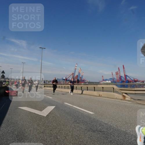 03.10.2025 - Köhlbrandbrückenlauf Matties Gatica Varas http://msf.ph/oto/8999253 03.10.2025 12:52:03 Position 2  meine-sportfotos.de
