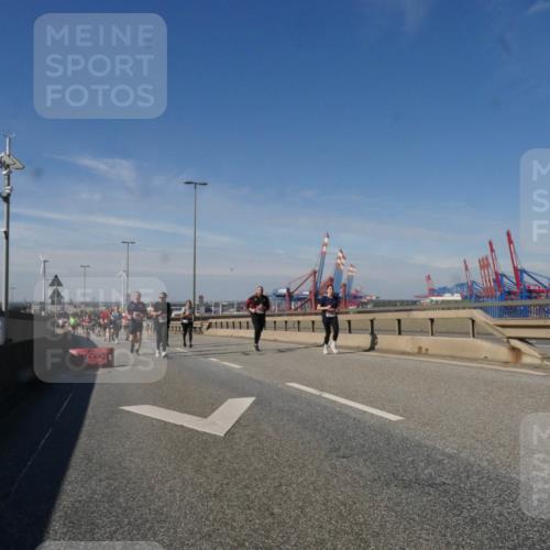 03.10.2025 - Köhlbrandbrückenlauf Matties Gatica Varas http://msf.ph/oto/8999259 03.10.2025 12:52:03 Position 2  meine-sportfotos.de
