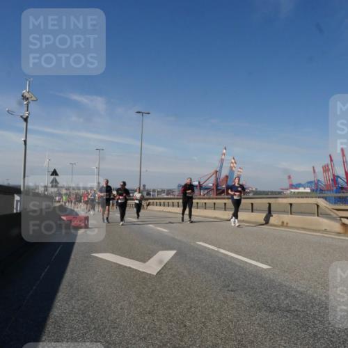 03.10.2025 - Köhlbrandbrückenlauf Matties Gatica Varas http://msf.ph/oto/8999262 03.10.2025 12:52:04 Position 2 111 meine-sportfotos.de