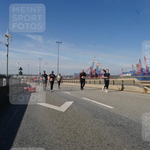 03.10.2025 - Köhlbrandbrückenlauf Matties Gatica Varas http://msf.ph/oto/8999268 03.10.2025 12:52:04 Position 2  meine-sportfotos.de