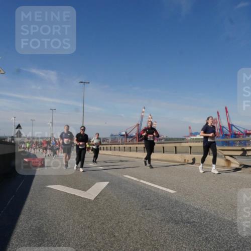03.10.2025 - Köhlbrandbrückenlauf Matties Gatica Varas http://msf.ph/oto/8999283 03.10.2025 12:52:05 Position 2  meine-sportfotos.de