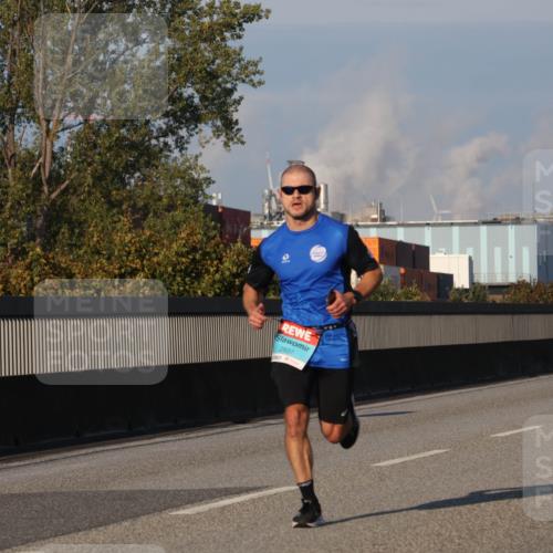 03.10.2025 - Köhlbrandbrückenlauf Luisa Fischer http://msf.ph/oto/8999284 03.10.2025 10:40:54 Position 3 2937 meine-sportfotos.de