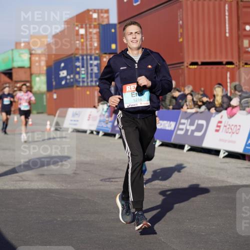 03.10.2025 - Köhlbrandbrückenlauf Michael Burmester http://msf.ph/oto/8999286 03.10.2025 10:03:46 Ziel 1039, 1216, 1309, 1353, 2767, 3138, 3236, 3462, 3465, 3659, 3804, 3821, 3825 meine-sportfotos.de